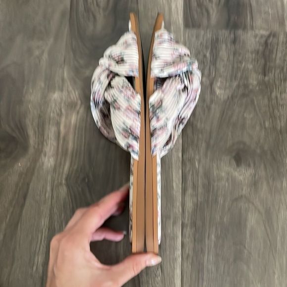 Classy, Feminine Sandals 🌸 - Picture 6 of 7